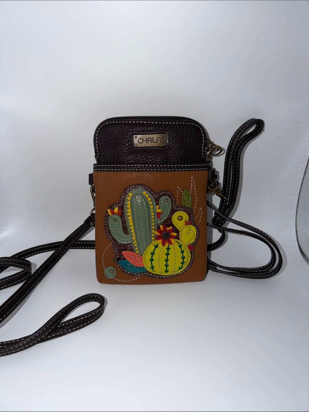 Chala Cactus Cellphone Crossbody Excellent